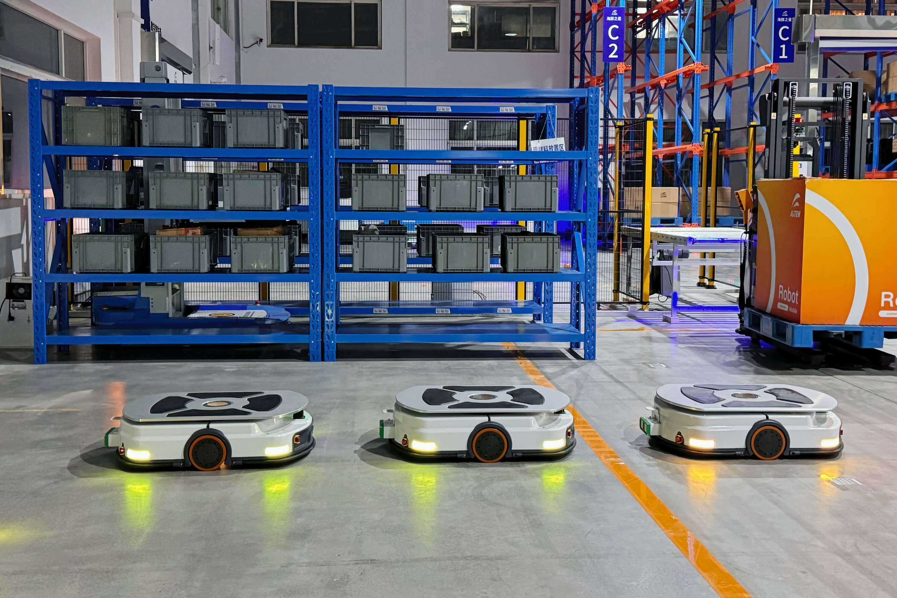 yabo鸭脖AMR托盘搬运车：赋能仓库自动化托盘运输